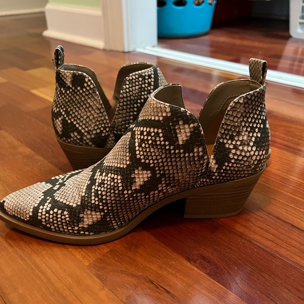 Universal Threads Snakeskin booties size 8